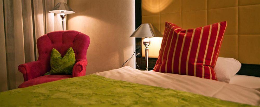 Schlosshotel Rettershof Келькгайм Екстер'єр фото